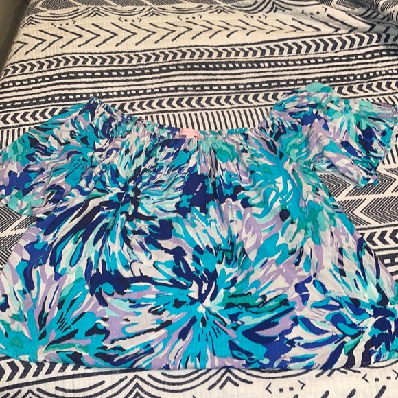 Lilly Pulitzer Tops - Lilly Pulitzer off the shoulder top ❗️Price is firm❗️